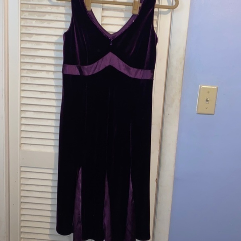 Robbie Bee Tea-Length velvet dress